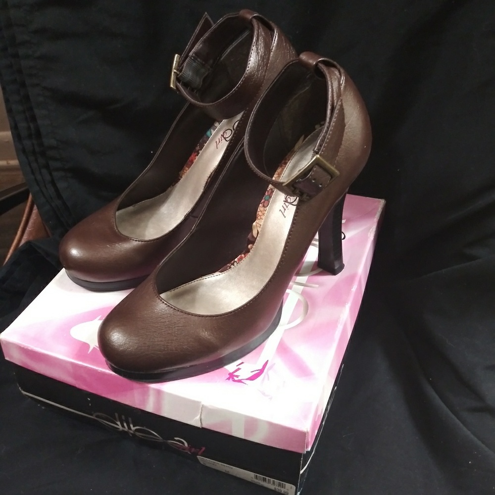 Diba Girl Brown Leather Pumps